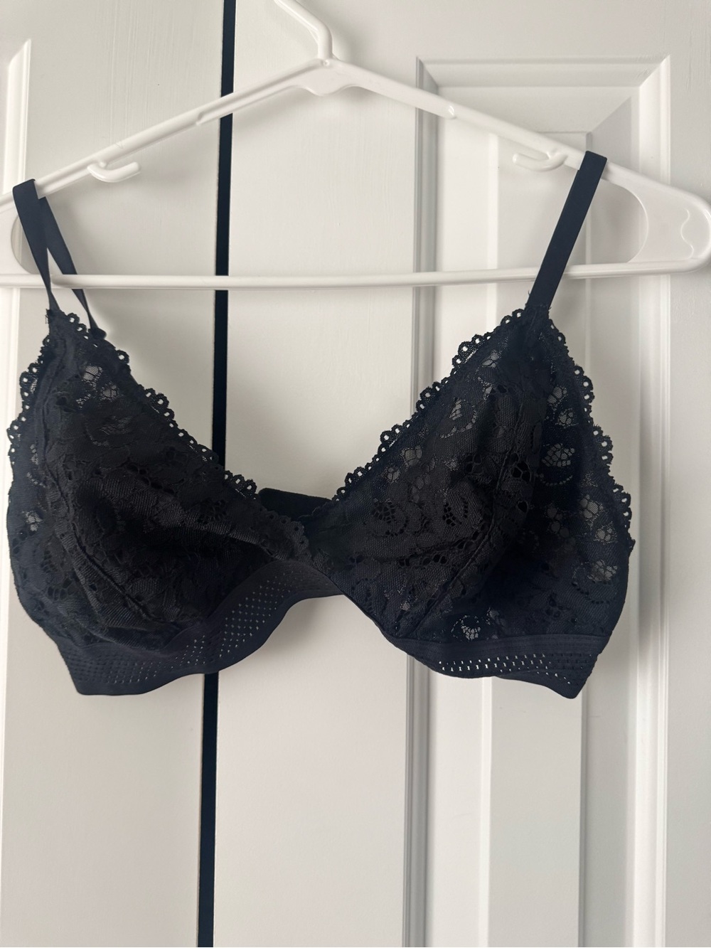 Women's Black Lace Underwire Bra - Elegant Support